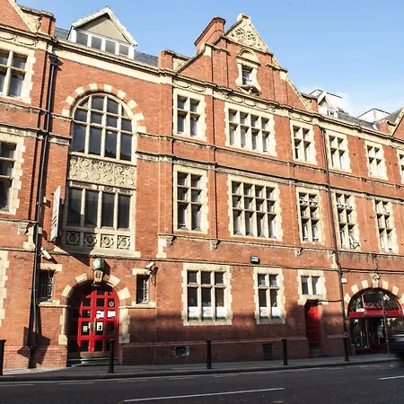 Kinlay House بيت شباب