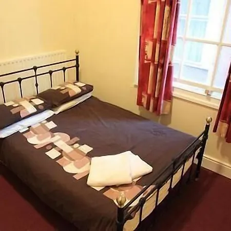 Kinlay House بيت شباب دبلن