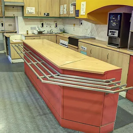 بيت شباب Kinlay House *