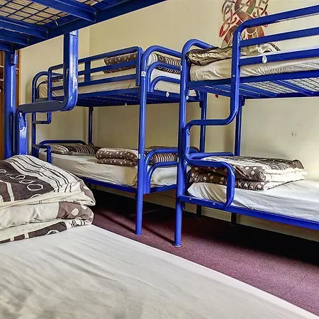 Kinlay House بيت شباب