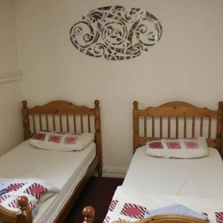 Kinlay House بيت شباب *