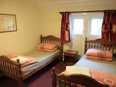 Kinlay House بيت شباب