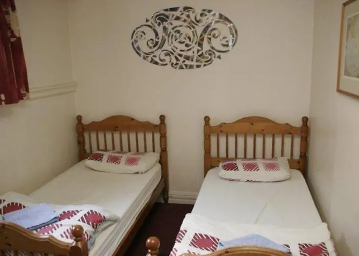 Kinlay House Hostel *