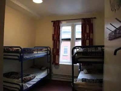 Hostal Kinlay House *